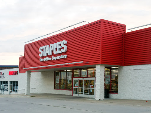 Staples, 2431 Wiley Blvd SW, Cedar Rapids, IA 52404, USA, 