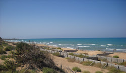 Punta Braccetto Beach'in fotoğrafı - rahatlamayı sevenler arasında popüler bir yer