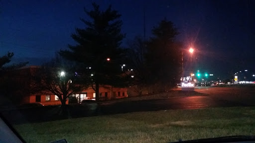 Shipping and Mailing Service «FedEx Ship Center», reviews and photos, 3025 S Hanley Rd, Maplewood, MO 63143, USA