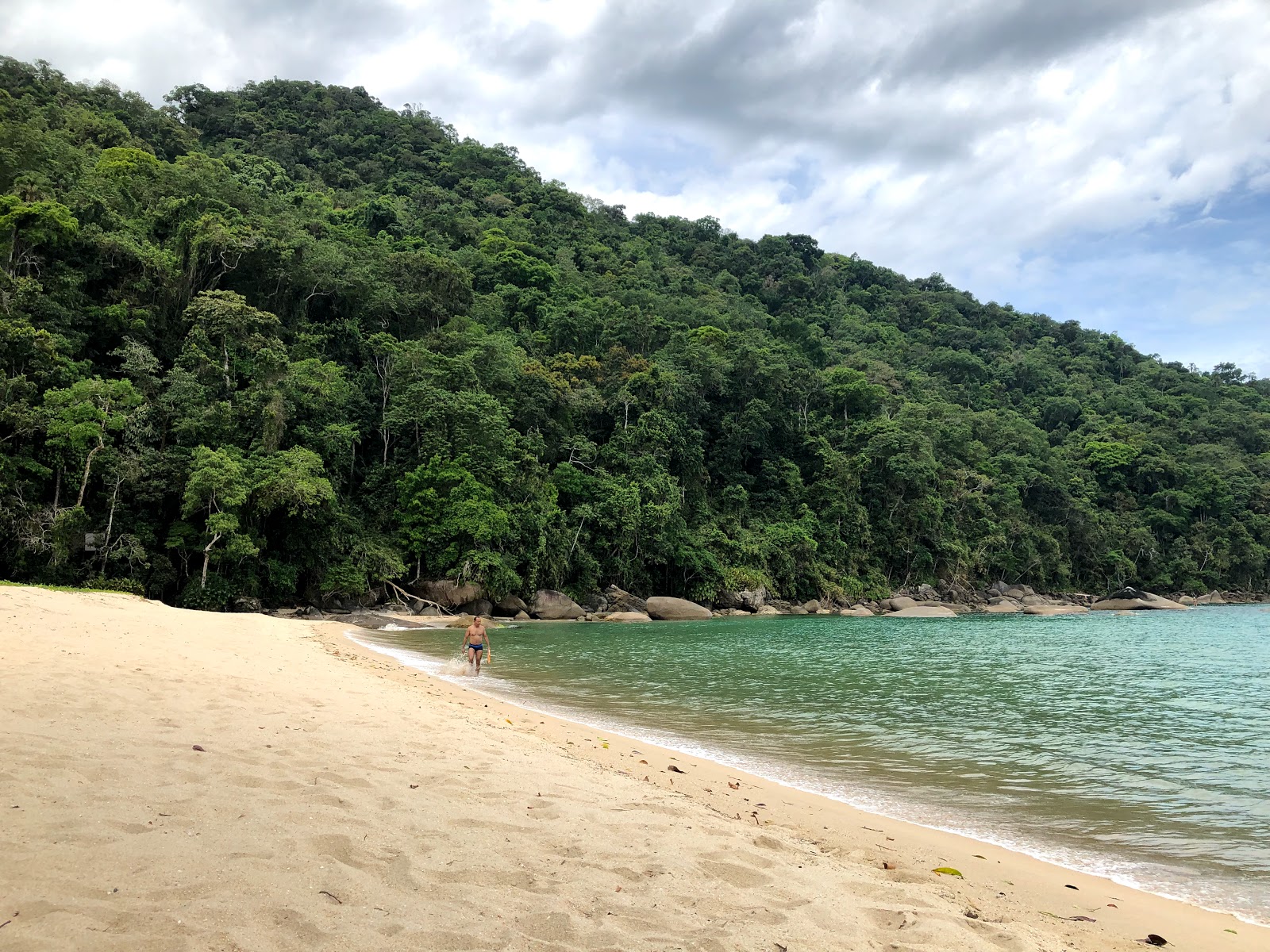 Foto de Playa Vermelha con arena brillante superficie