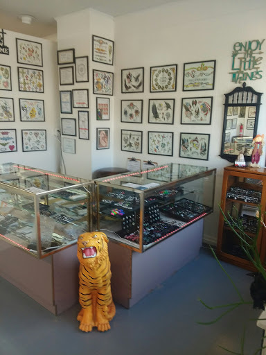 Explore tattoo ideas for family tree, creative tattoo ideas in Salem, available at Outwest Tattoo and body piercing ,30 years of tattooing,only life time guarantee