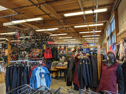 Camping Store «REI», reviews and photos, 7410 SW Bridgeport Rd, Tigard, OR 97224, USA