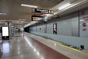 Hazratganj Metro Station image
