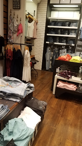 Clothing Store «Aéropostale», reviews and photos, 1500 Polaris Pkwy, Columbus, OH 43240, USA