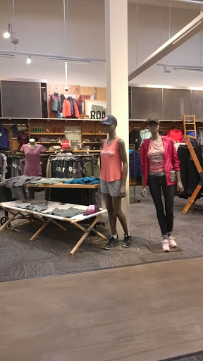 Camping Store «REI», reviews and photos, 2200 Bergen Town Center, Paramus, NJ 07652, USA