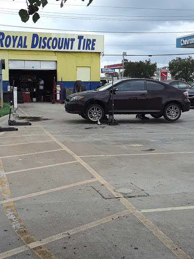 Royal discount tire, 1301 TX-121 BUS, Lewisville, TX 75067, USA, 