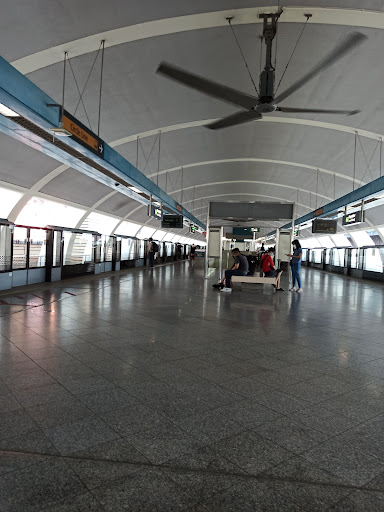 巴耶利峇地铁站