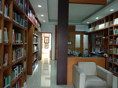 Hikmahanto Juwana Law Library