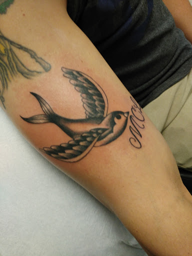 Tattoo Shop «Cali Soul Tattoo», reviews and photos, 4751 N Blackstone Ave, Fresno, CA 93726, USA