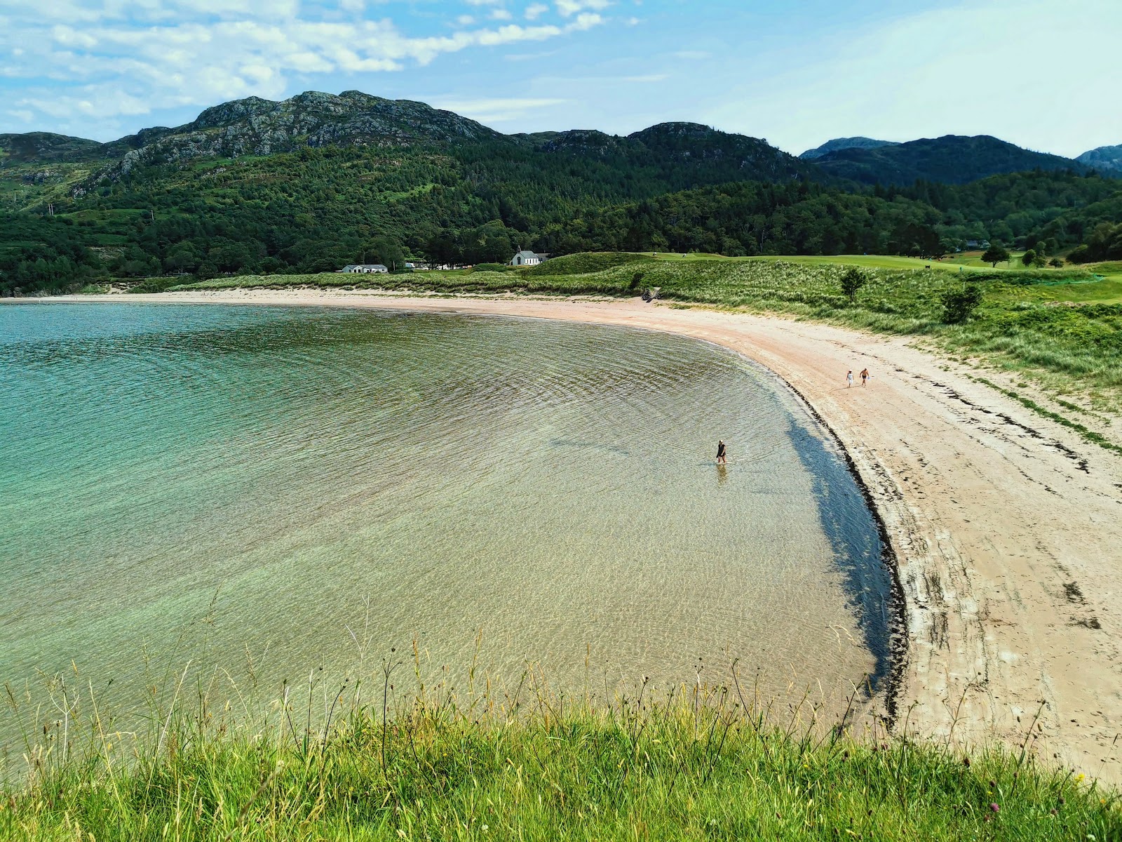 Fotografie cu Gairloch Beach - locul popular printre cunoscătorii de relaxare