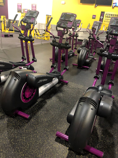 Shopping Mall «Penn Station Shopping Center», reviews and photos, 5600 Silver Hill Rd, District Heights, MD 20747, USA