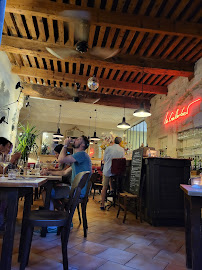Atmosphère du Restaurant français Le Galoubet à Arles - n°15