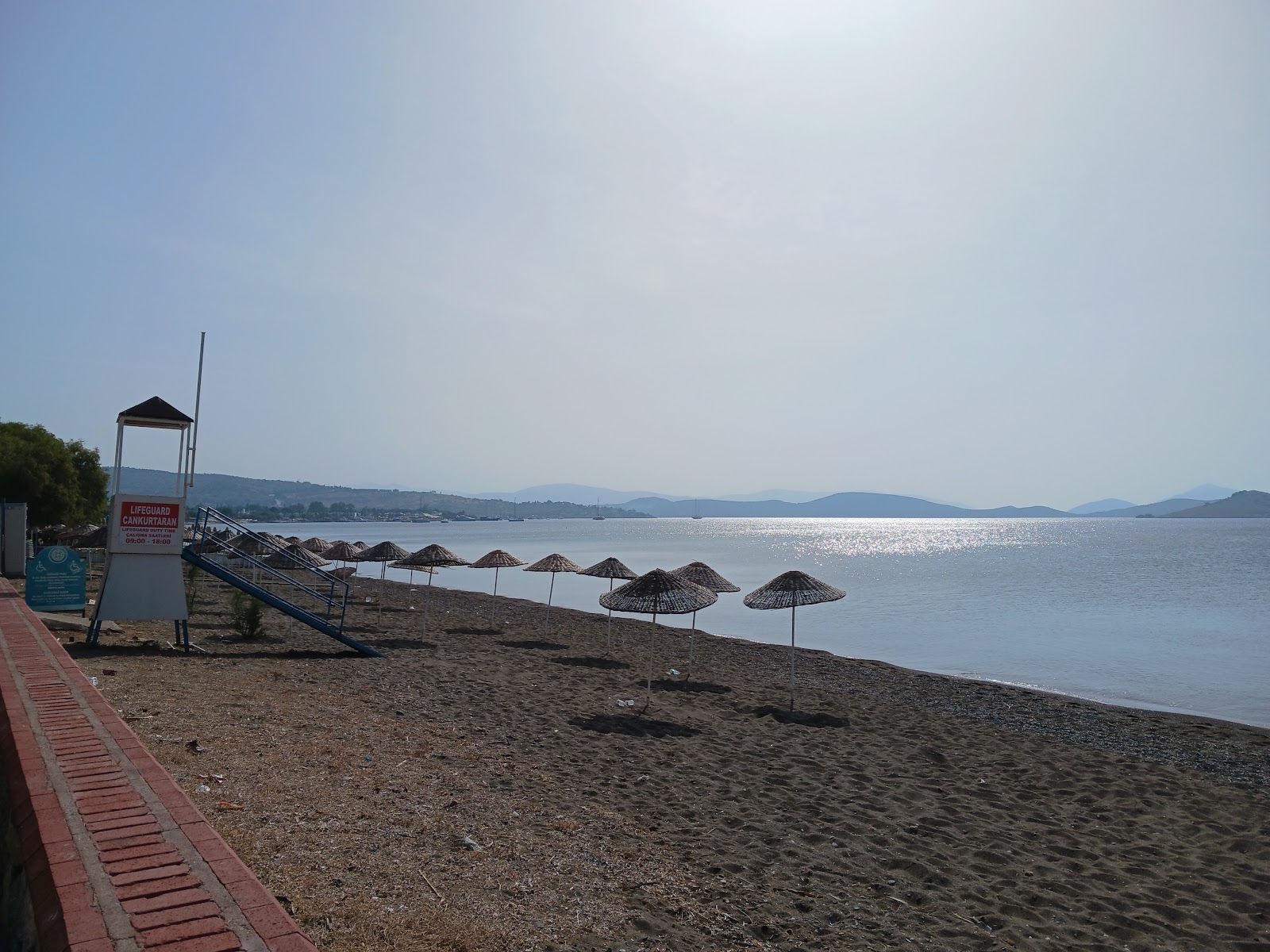 Ortakent Müskebi Halk Plajı'in fotoğrafı kısmen otel alanı
