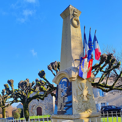 MONUMENT AUX MORTS à Journet