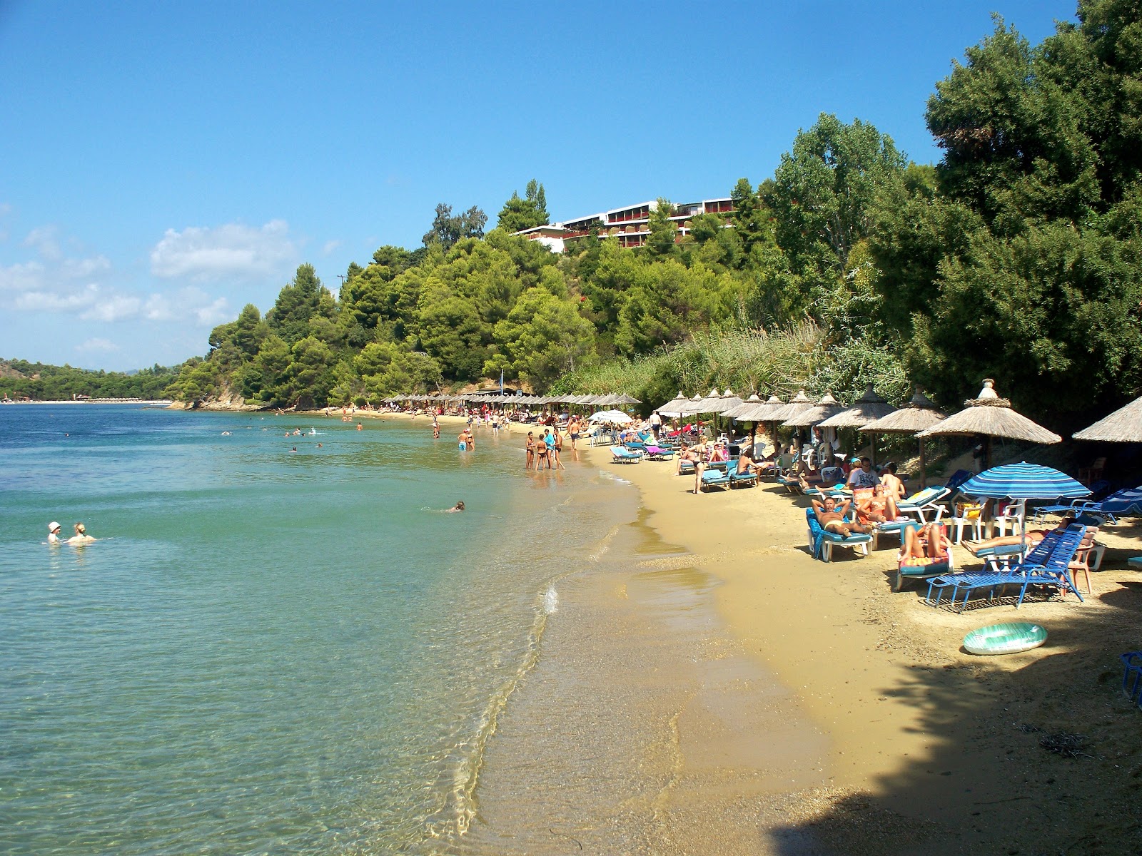 Φωτογραφία του Maratha beach με μπεζ άμμος επιφάνεια