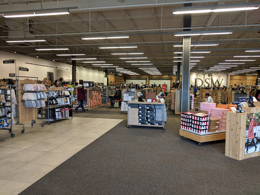 Shoe Store «DSW Designer Shoe Warehouse», reviews and photos, 6971 Grand Ave, Gurnee, IL 60031, USA