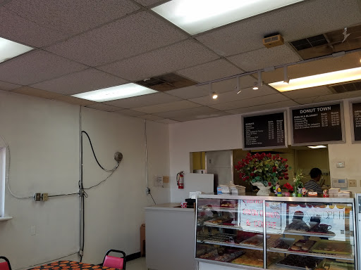 Donut Shop «Donut Town», reviews and photos, 215 E University Dr # 101, McKinney, TX 75069, USA