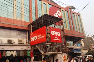 OYO Flagship Hotel park view 1 image