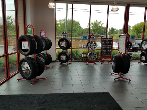 Tire Shop «Discount Tire Store - New Lenox, IL», reviews and photos, 681 E Lincoln Hwy, New Lenox, IL 60451, USA