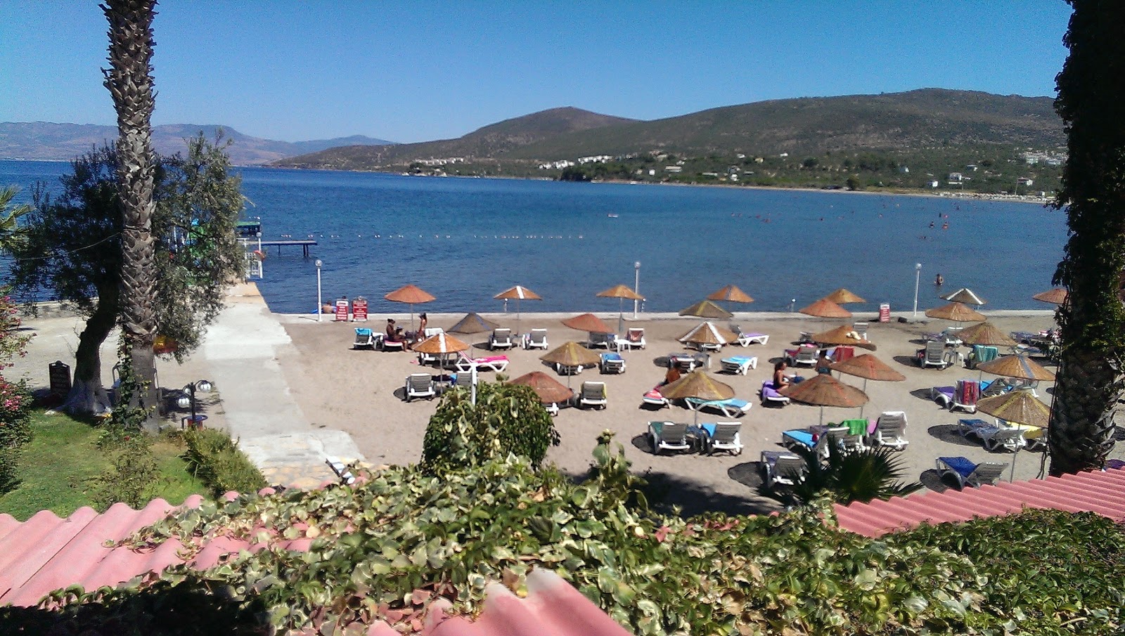 Foto di Huzur Camping Beach con una superficie del superficie in cemento pavimentata