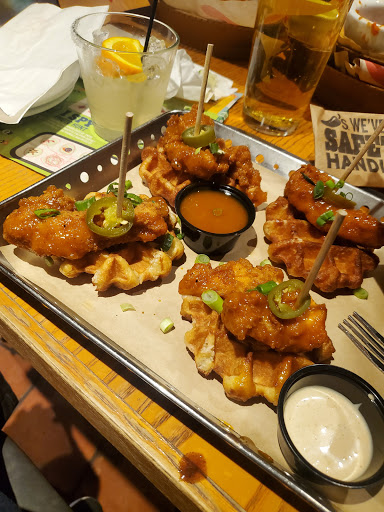 Chilis Grill & Bar image