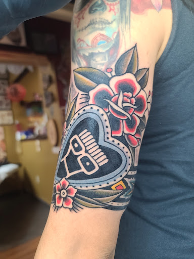 Tattoo Shop «Broken Lantern Tattoo», reviews and photos, 1931 Belgrade Ave, Charleston, SC 29407, USA