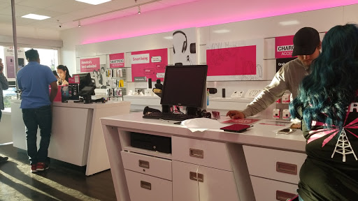 Cell Phone Store «T-Mobile», reviews and photos, 15132 Harlan Rd, Lathrop, CA 95330-9754, USA