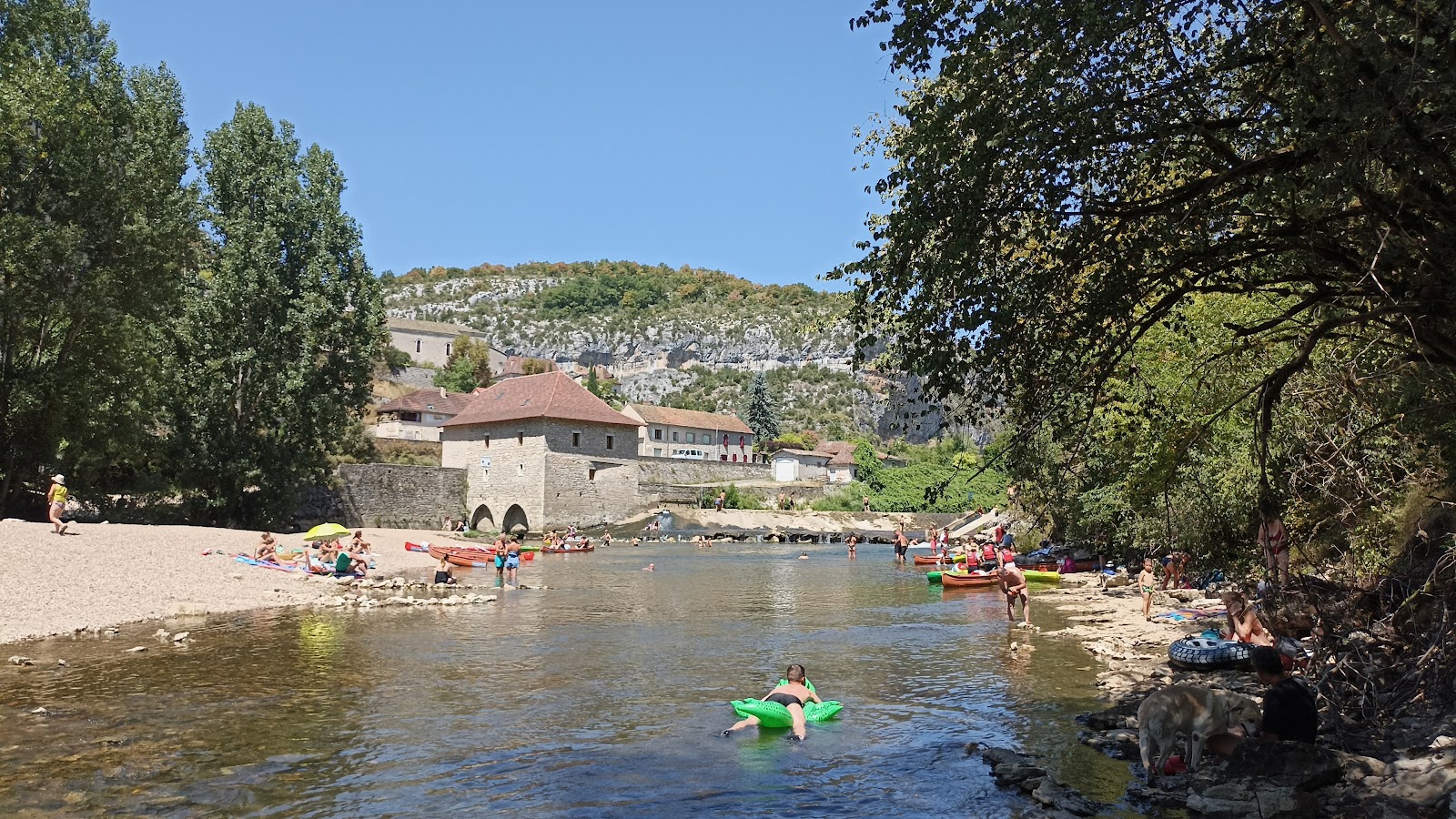 Zdjęcie Plage de Cabrerets z prosta linia brzegowa