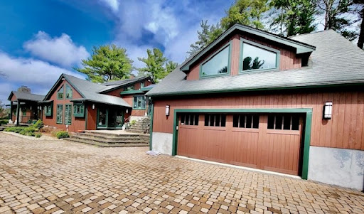 Photo of Queen of Hearts Painting