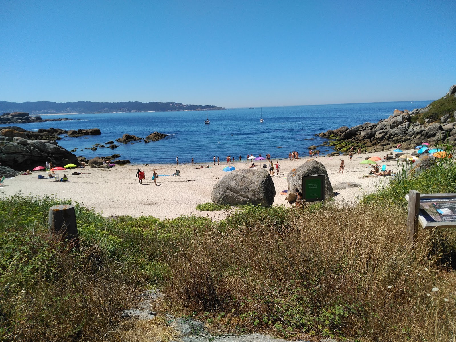 Foto van Praia do Ancoradoiro met helder zand oppervlakte
