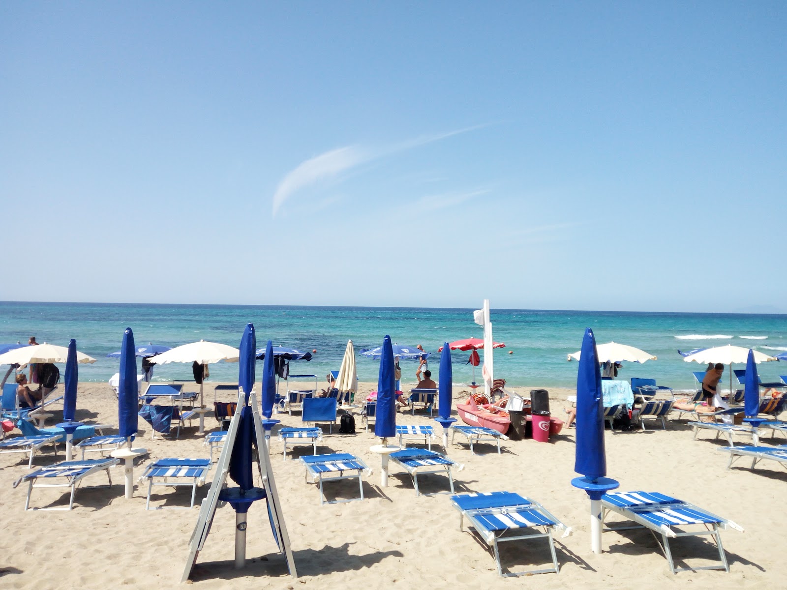 Fotografie cu Spiaggia del Villaggio Greco și așezarea
