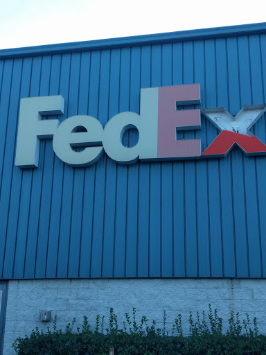 Shipping and Mailing Service «FedEx Ship Center», reviews and photos, 579 Edwards Ave, Calverton, NY 11933, USA