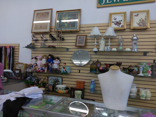 Shopping Mall «Freedom Village Shopping Center», reviews and photos, 1039 Alleghany St, Charlotte, NC 28208, USA