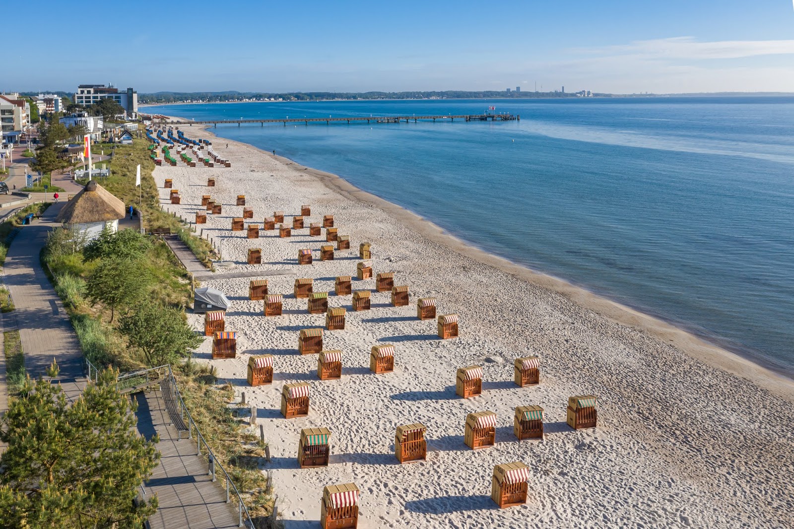 Foto van Scharbeutzer Strand met beige zand oppervlakte