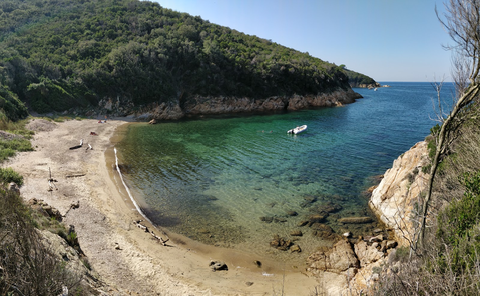 Foto van Spiaggia della Lamaia met turquoise puur water oppervlakte