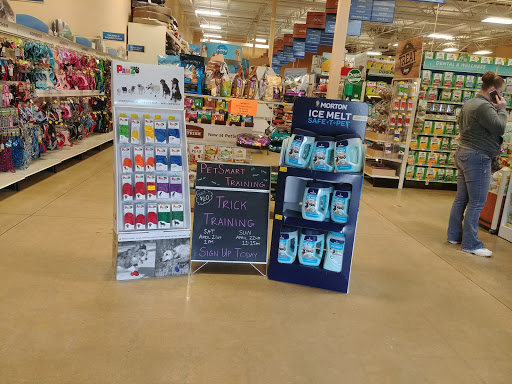 Pet Supply Store «PetSmart», reviews and photos, 1512 S Randall Rd, Geneva, IL 60134, USA