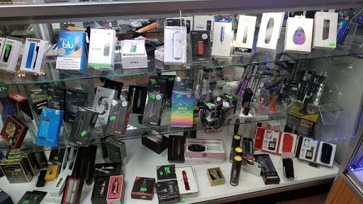 Vaporizer Store «Arlington Vape Tobacco & Hookah», reviews and photos, 1201 S Hayes St, Arlington, VA 22202, USA