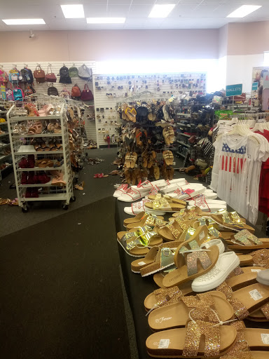 Clothing Store «Citi Trends», reviews and photos, 1501 Apple Ave, Muskegon, MI 49442, USA