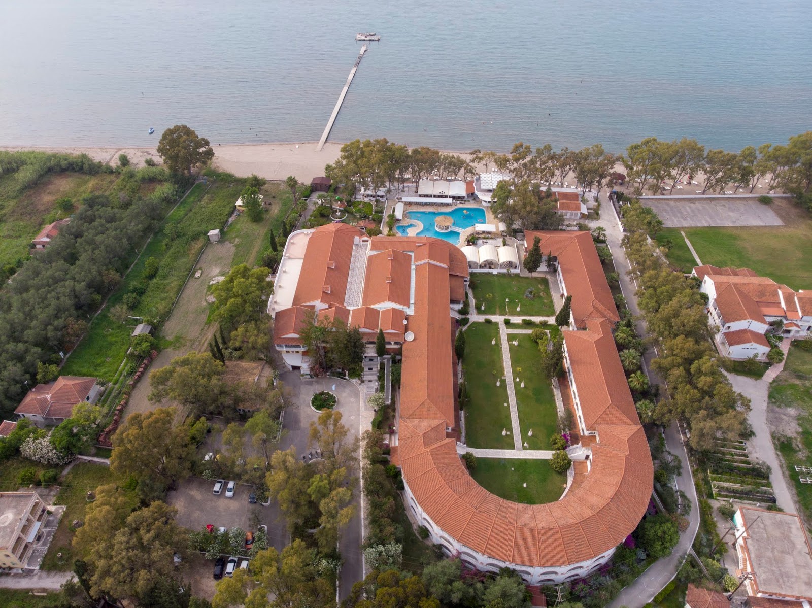 Attika Plajı'in fotoğrafı otel alanı