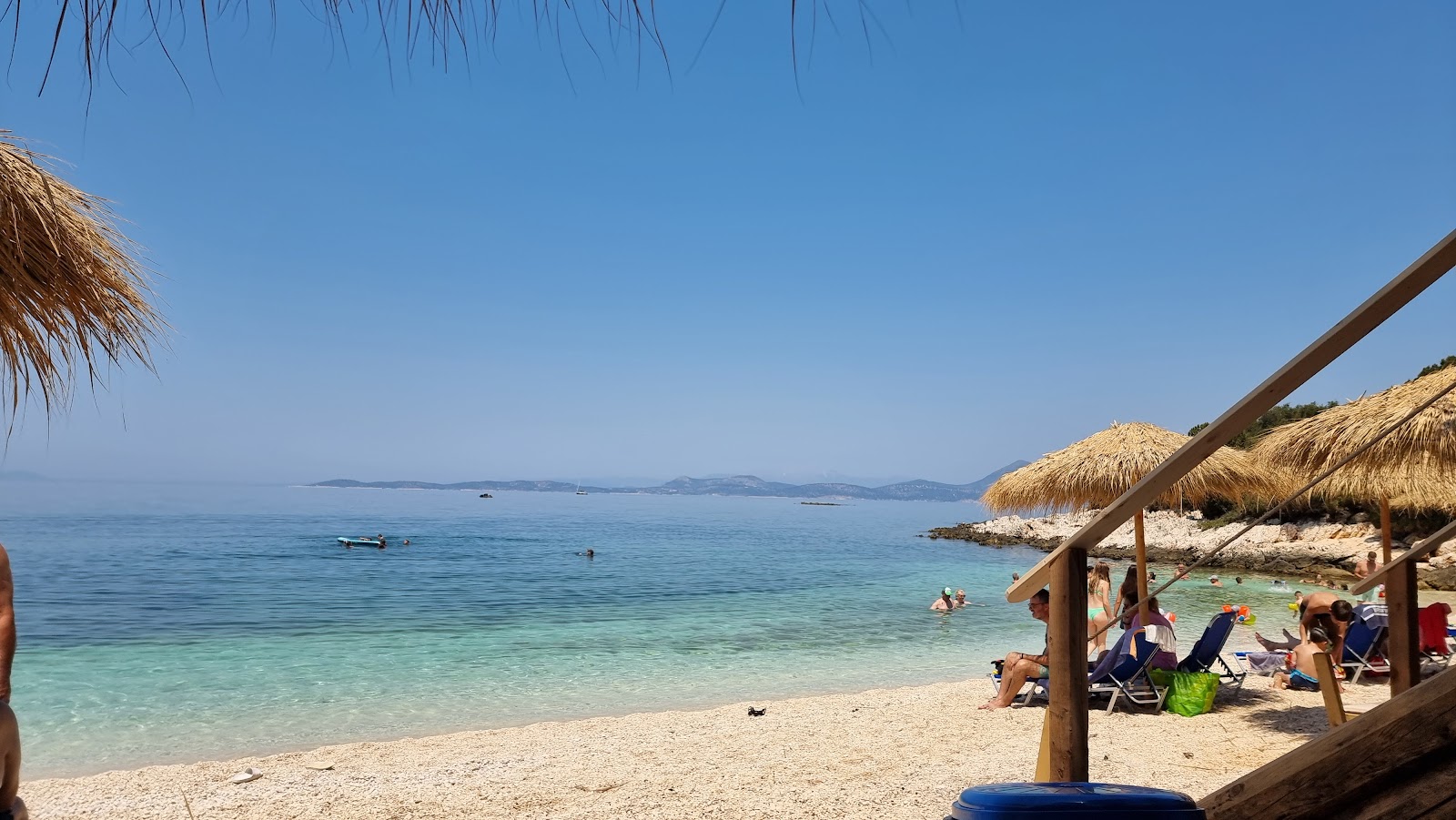 Foto von Asprogiali Beach mit eine gerade küstenlinie