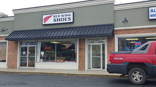 Shoe Store «Red Wing», reviews and photos, 615 Peters Creek Pkwy, Winston-Salem, NC 27103, USA