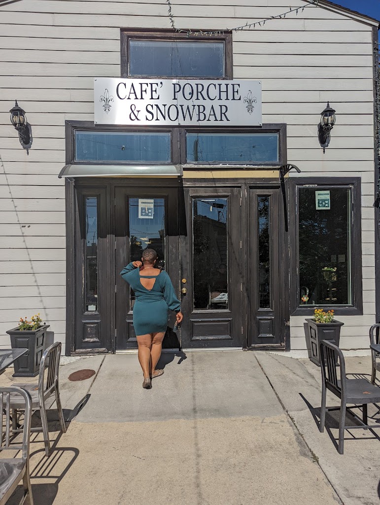 Cafe Porche & Snowbar 70113