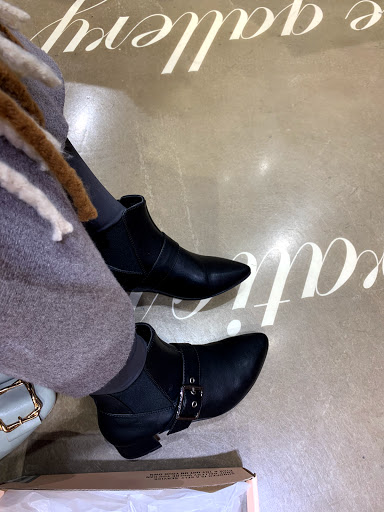 Stores to buy women's leather boots Seoul