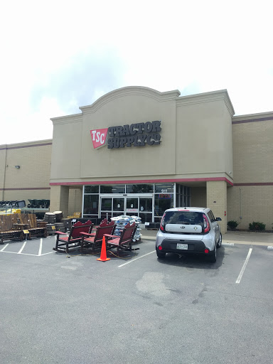 Home Improvement Store «Tractor Supply Co.», reviews and photos, 911 Center Point Rd, Hendersonville, TN 37075, USA