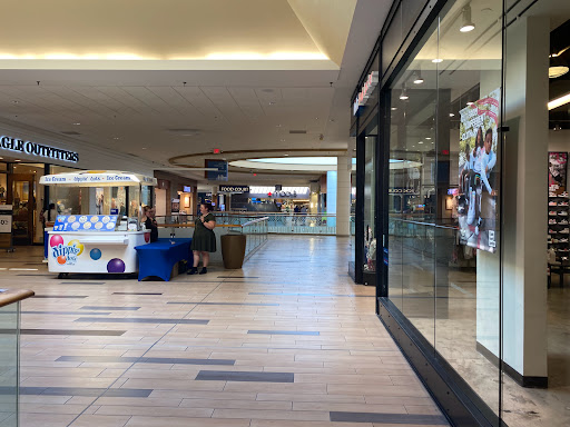 Shopping Mall «Oak Park Mall», reviews and photos, 11149 W 95th St, Overland Park, KS 66214, USA