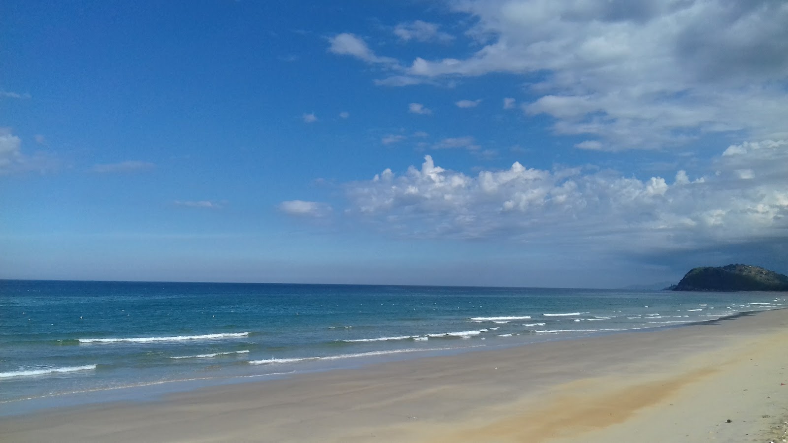 Φωτογραφία του Sa Huynh Beach II άγρια περιοχή