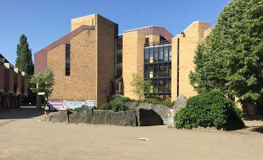 UCLouvain - Université catholique de Louvain
