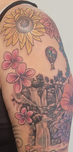 Tattoo Shop «Queen Bee Tattoo & Gallery», reviews and photos, 230 Main St, Springfield, OR 97477, USA