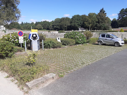 Borne de recharge de véhicules électriques Morbihan énergies Station de recharge Quistinic