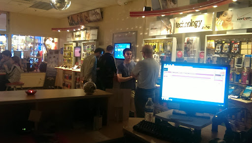 Cell Phone Store «Verizon Authorized Retailer - Wireless Zone», reviews and photos, 212 S Main St, Ann Arbor, MI 48104, USA